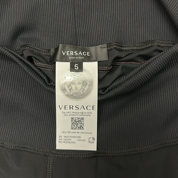 Authentic Versace La greca pattern sports bra and leggings with box size 5 NIB - Picture 6 of 16